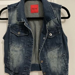 Red tulips Jean vest